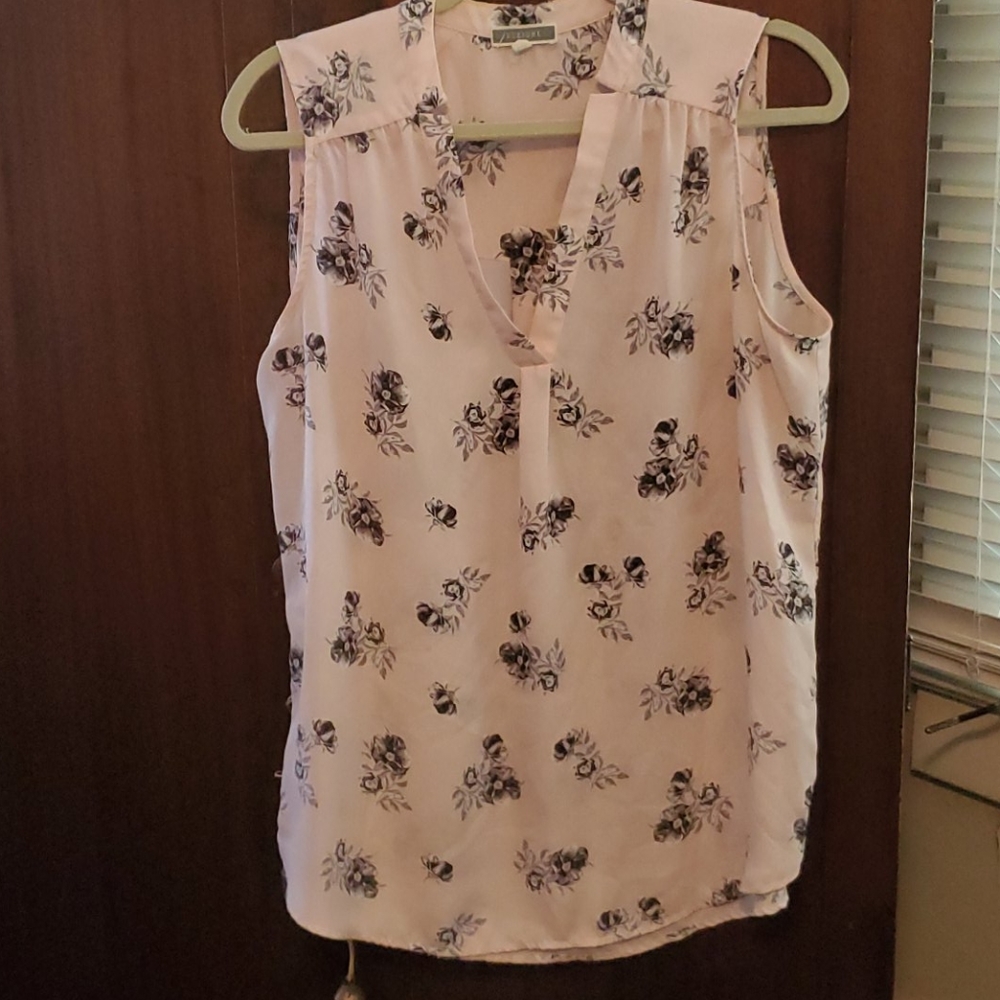 Pleione large sleeveless pink blouse